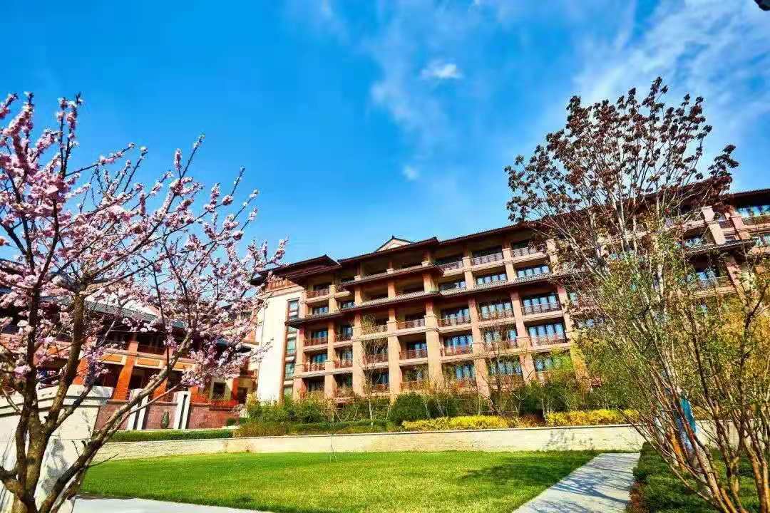 【2023】北京最好的年會酒店NO.1-海灣半山溫泉度假酒店-會議-年會-團建