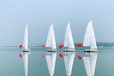 帆船團建-公司團建活動新體驗，新玩法-長風破浪-青龍湖帆船主題團建