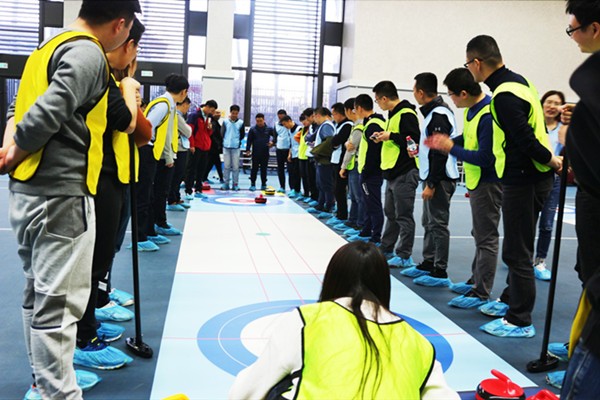 #熱門團建+#旱地冰壺+#室內團建+#團隊挑戰賽+#高品質團建+#最受歡迎的團建項目之一
