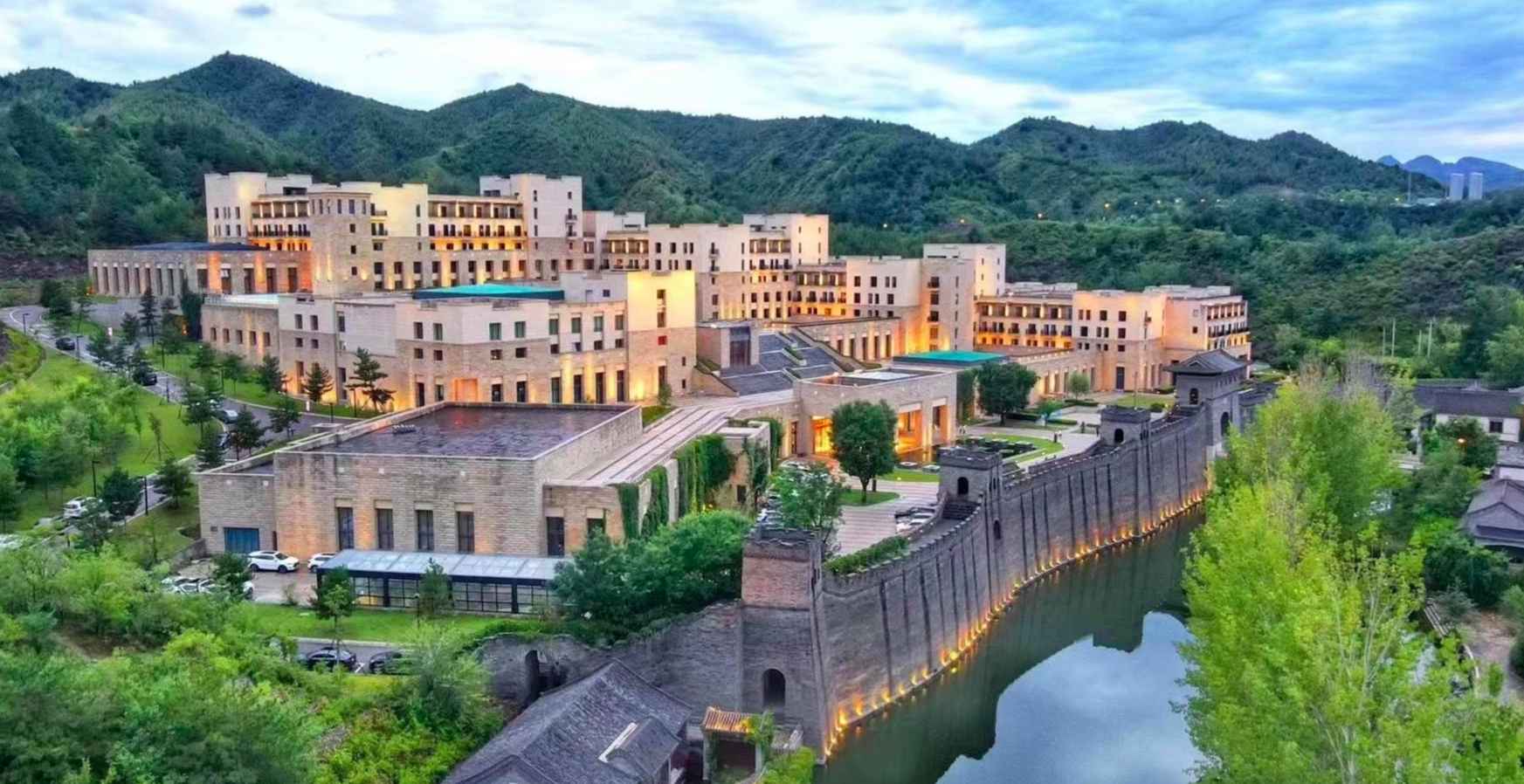 古北水鎮(zhèn)會(huì)議團(tuán)建旅行預(yù)定一站式服務(wù)+水鎮(zhèn)大酒店+專業(yè)會(huì)議策劃+品質(zhì)會(huì)議服務(wù)公司